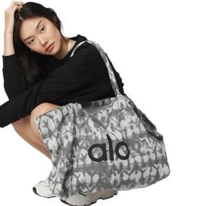 Alo Yoga Iconic Shopper Tote Bag Gray Tie-Dye